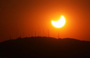 b_300_0_16777215_00_http___hypescience.com_wp-content_uploads_2017_07_eclipse-solar-olhar-para-o-sol-838x542.jpg