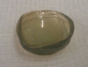 Lentes foram encontradas em cirurgia normal de catarata (Foto: British Medical Journal (BMJ))