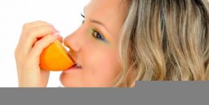 Comendo laranja