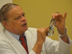 Paraibano cria aparelho que aumenta visão de pessoas com glaucoma