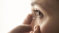 Infecção em usuários de lente de contato pode causar cegueira e até perda do globo ocular 