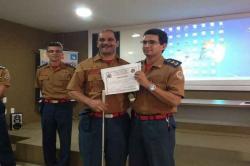 Soldado que perdeu visão por causa de tumor é reintegrado aos Bombeiros Soldado que perdeu visão por causa de tumor é reintegrado aos Bombeiros
