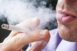 Saiba os riscos que correm a visão dos fumantes