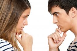 Olhar nos olhos ajuda a persuadir as pessoas: mito ou realidade?