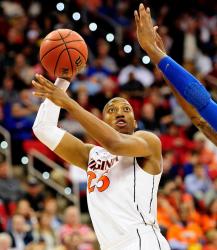Atleta descreve como viu olho sair da órbita em jogo de basquete, e continuou enxergando