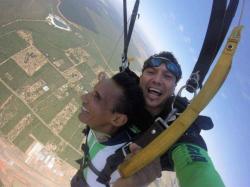 Paraquedistas farão salto de bungee jumping para deficientes visuais 