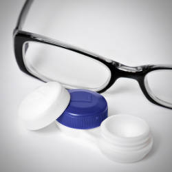 Óculos ou lentes: qual é a melhor opção?