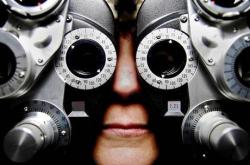 Coçar os olhos em excesso pode causar danos à visão