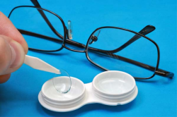 Óculos ou lentes de contato?